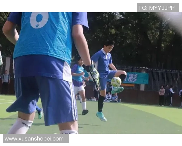 追逐梦想的脚步我渴望成为足球场上的明星